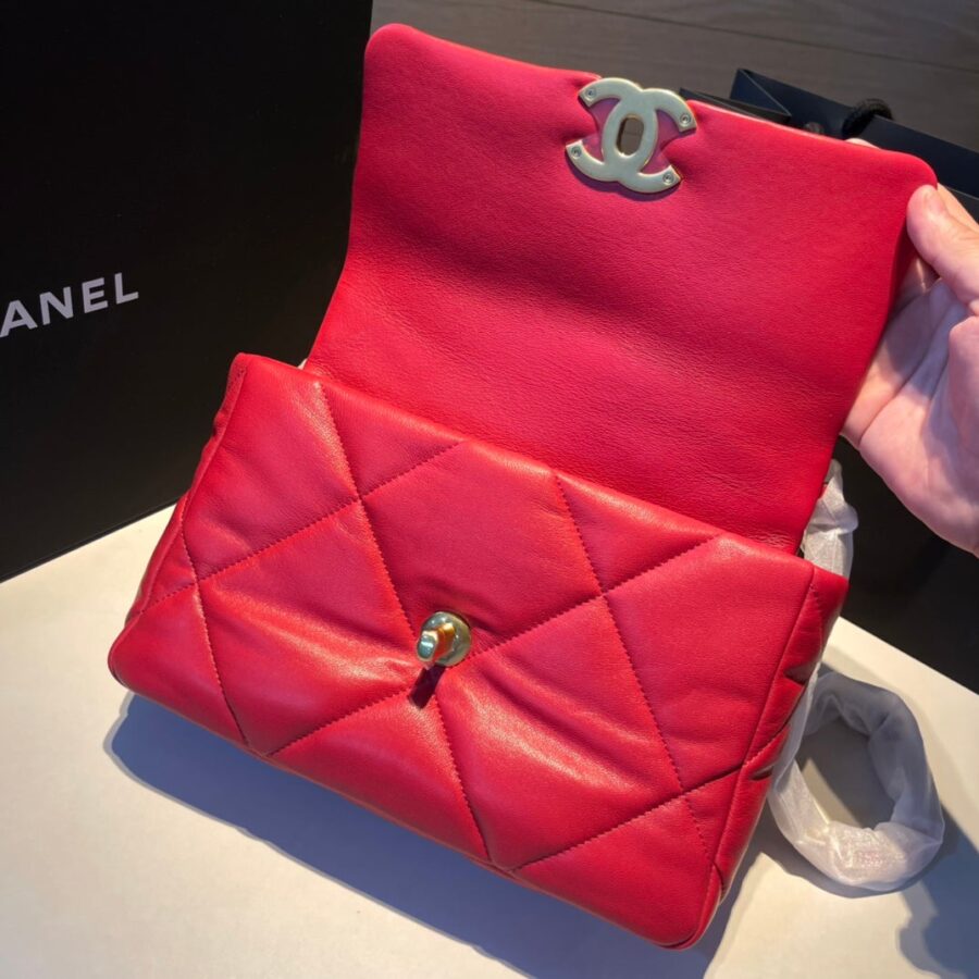 Chanel Flap Bag red – front view