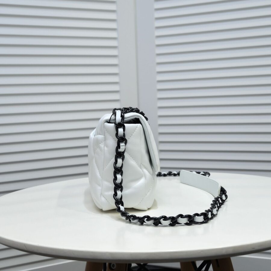 Chanel Flap Bag black – front view