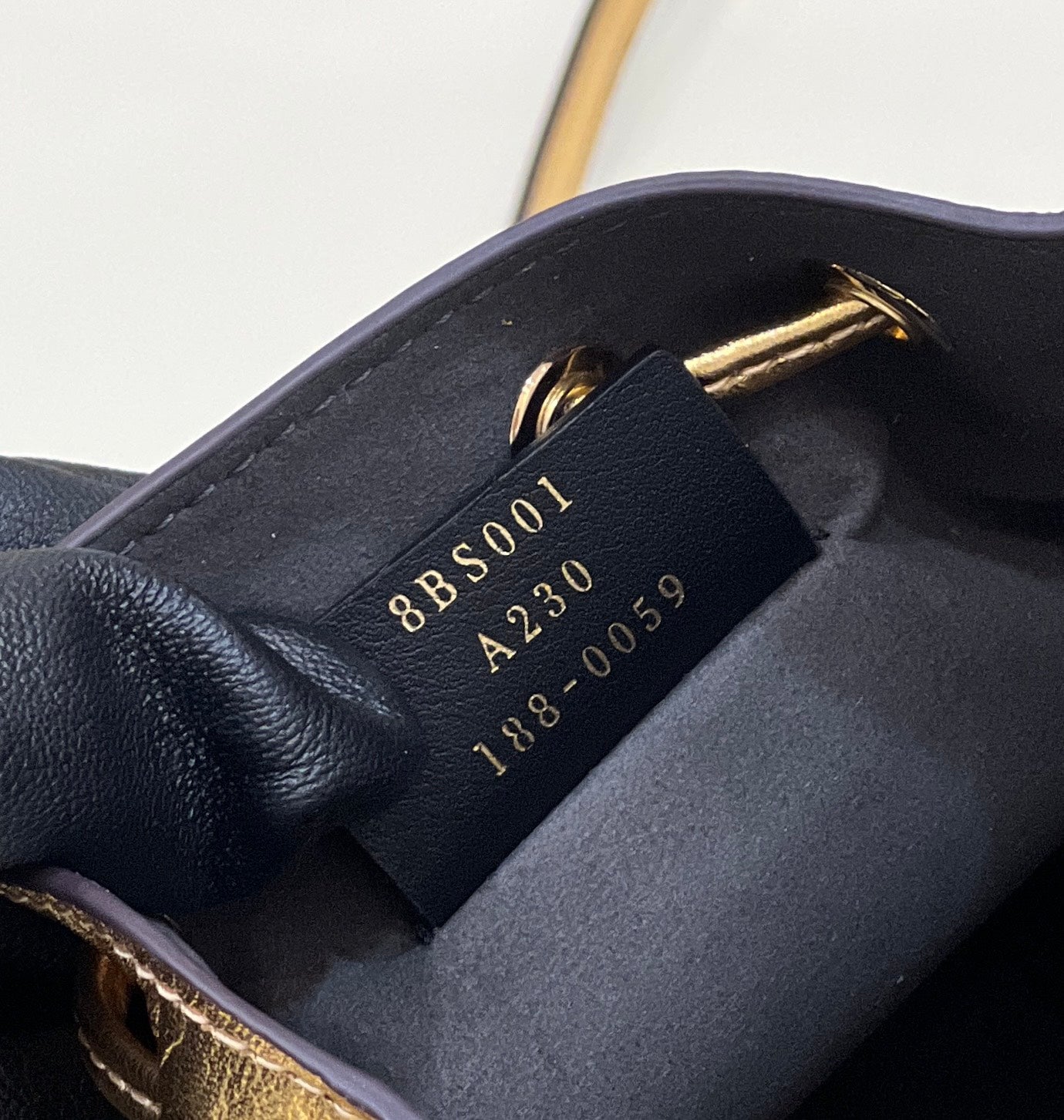 MON TRESOR 18 IN GOLD METALLIC CALFSKIN - Product Image 2