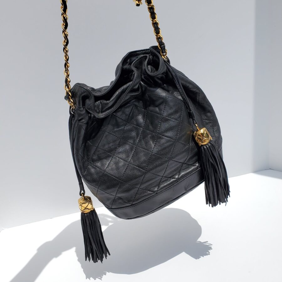 Chanel Bucket Bag gold – front view