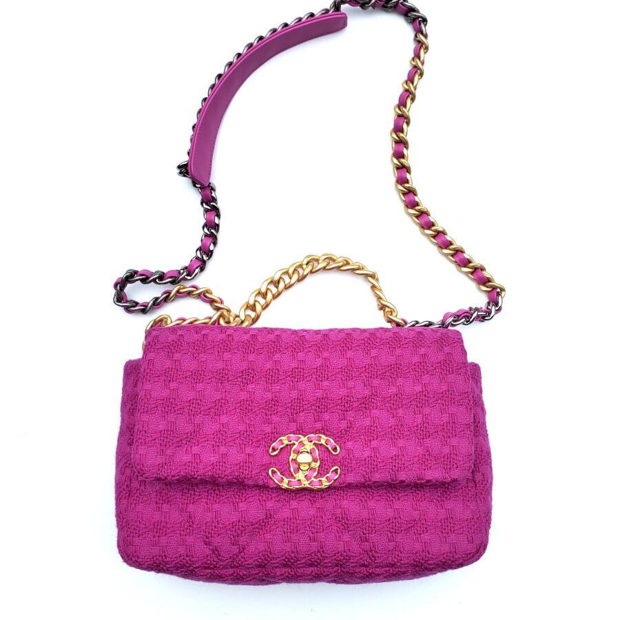 Chanel Chanel 19 pink bag – front view