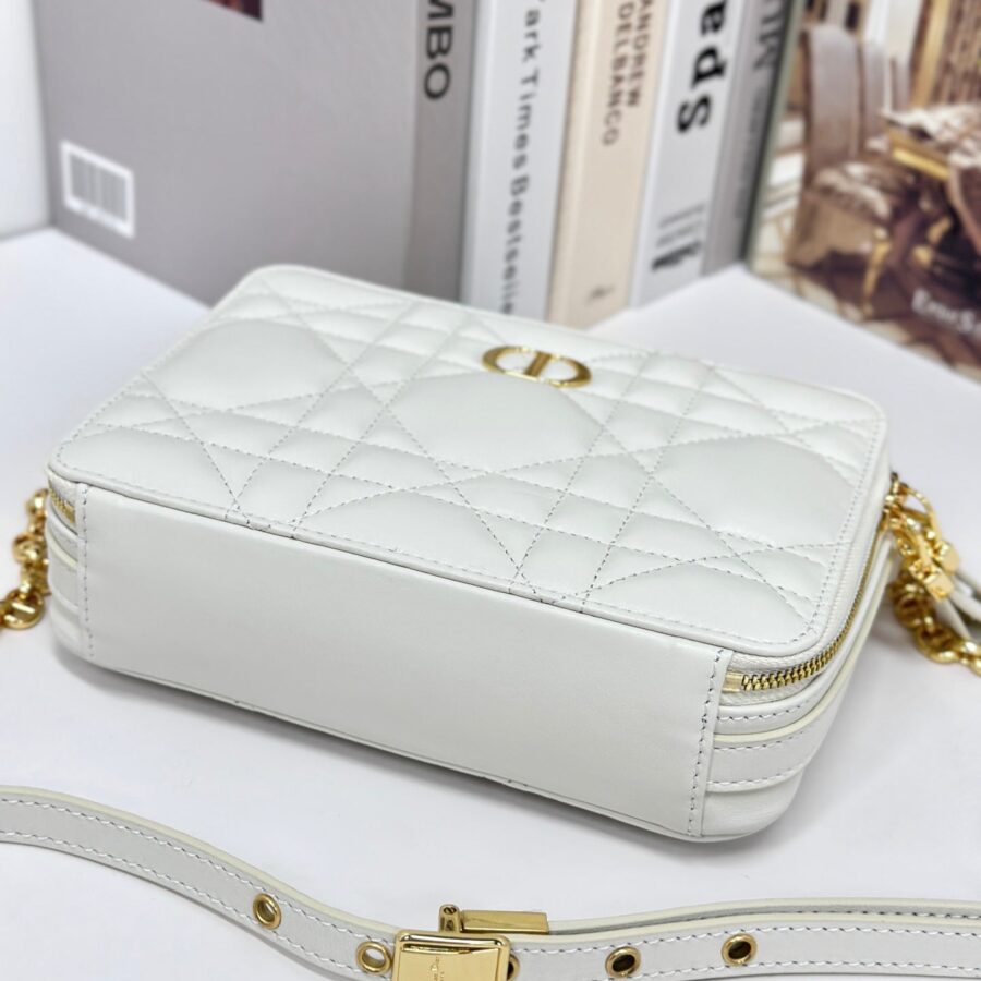 CARO BOX 19 IN WHITE CALFSKIN | Studio Nafay