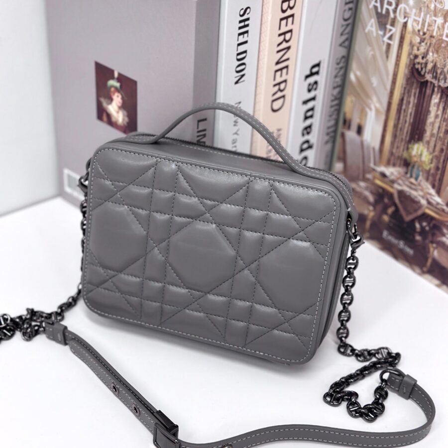 CARO BOX 19 IN GREY CALFSKIN | Studio Nafay