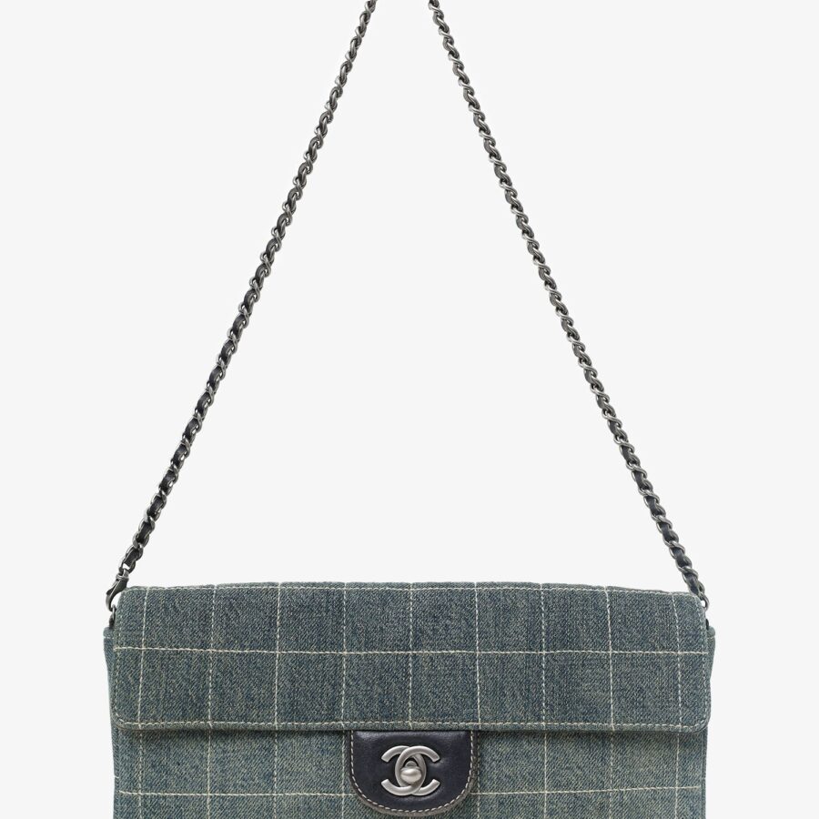 Chanel Shoulder Bag blue – front view