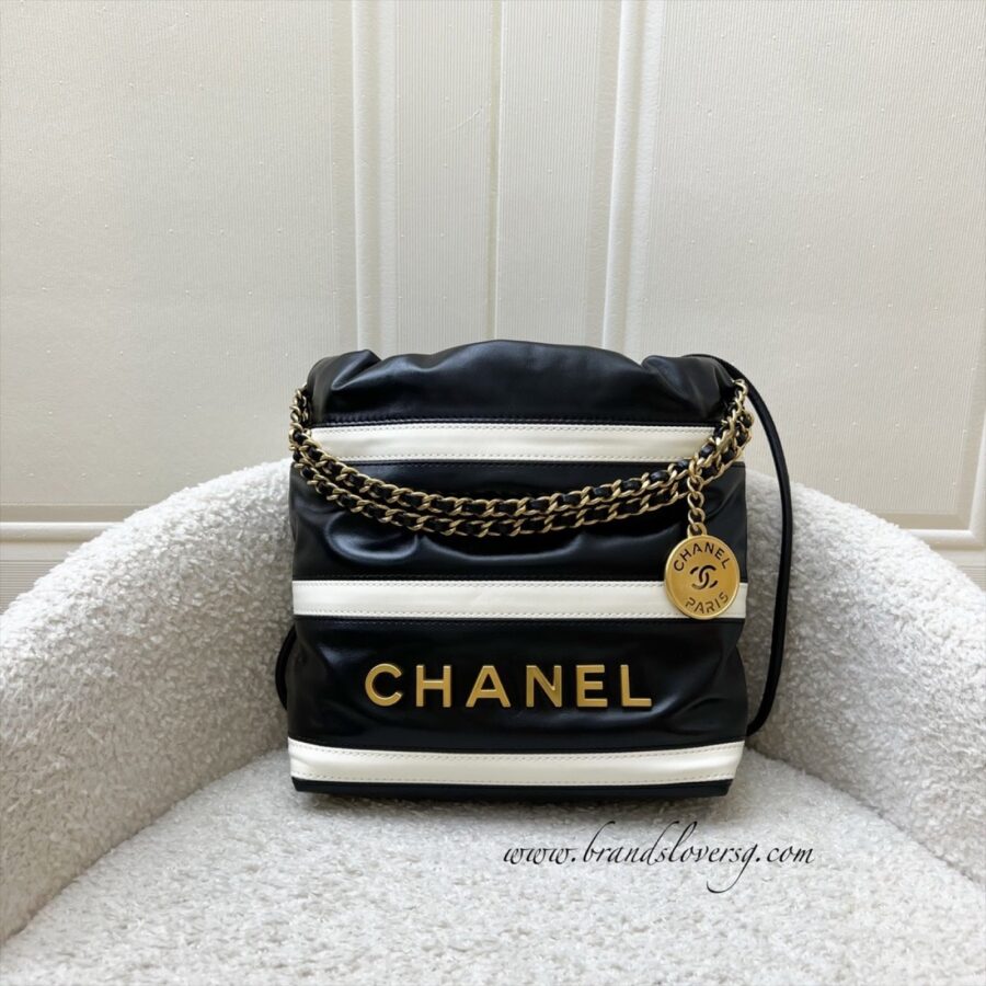 Chanel Hobo black bag – front view