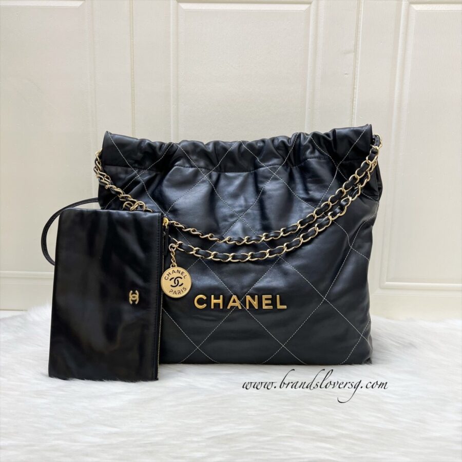 Chanel Hobo black bag – front view