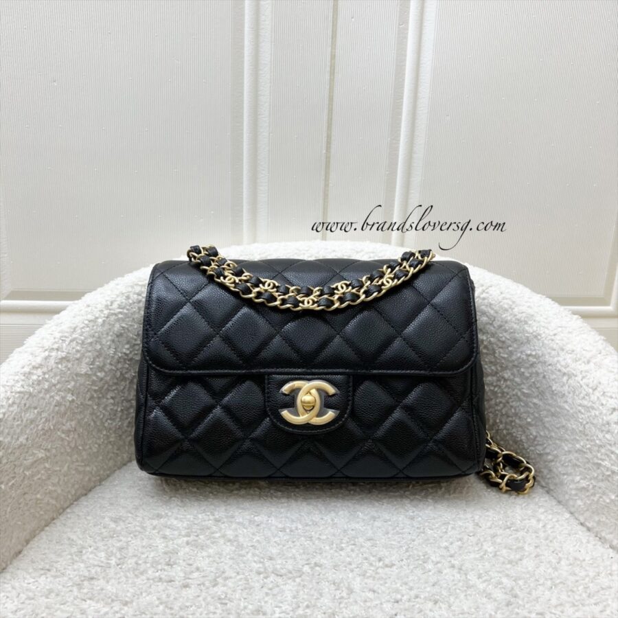 Chanel Flap Bag black – front view