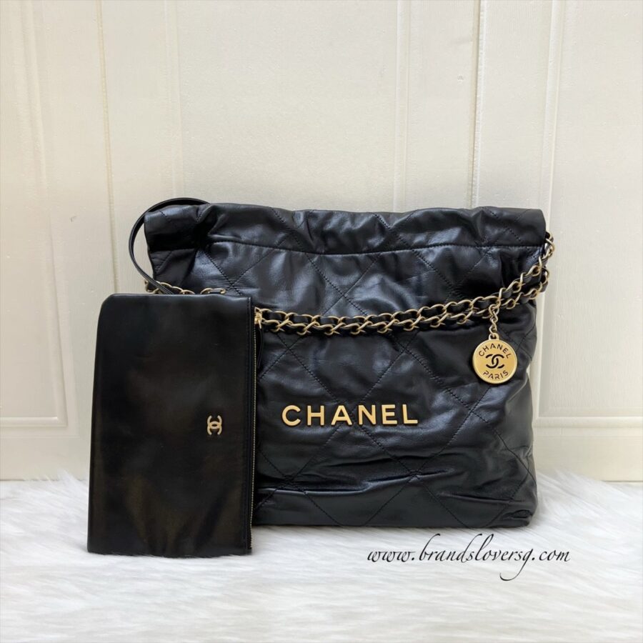 Chanel Hobo black bag – front view
