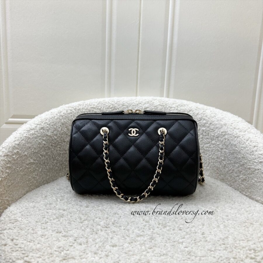 Chanel handbag black – front view