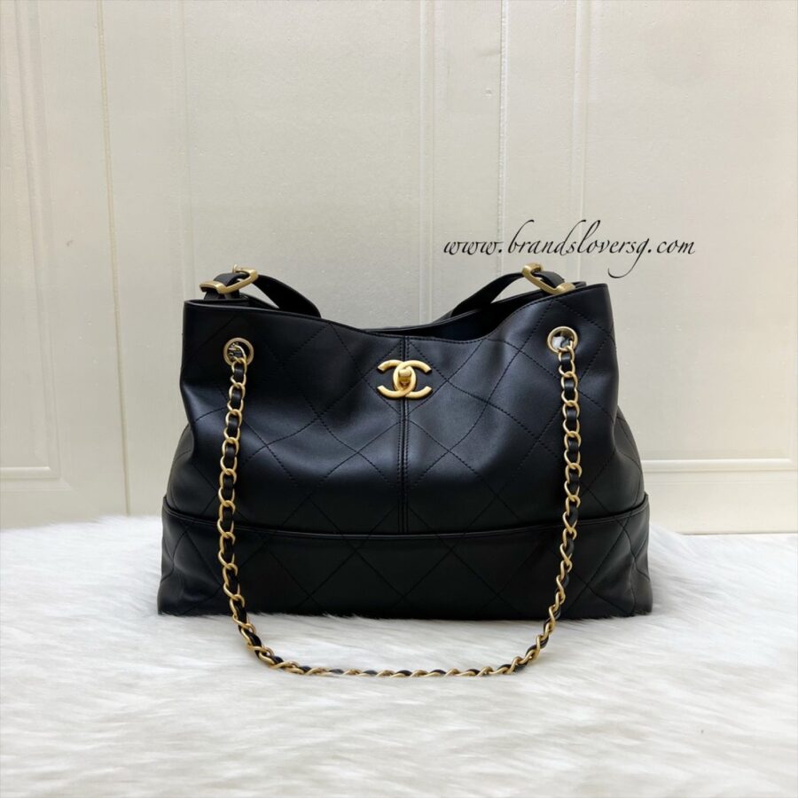 Chanel Tote black bag – front view