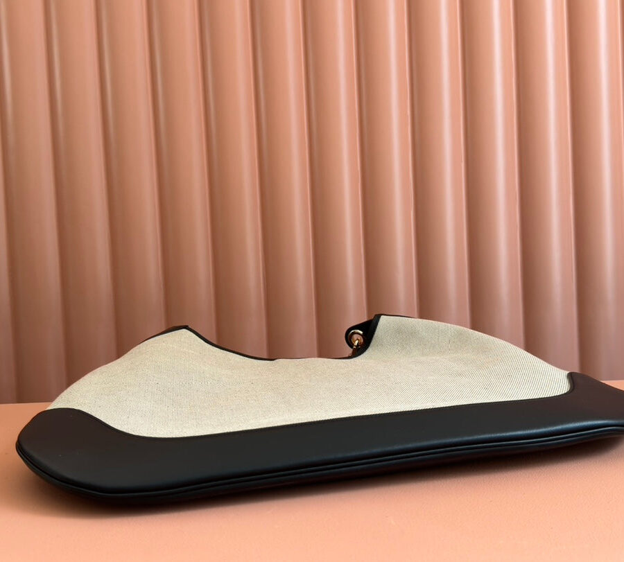 BODY MEDIUM SHOULDER BAD 49 IN NATURAL CANVAS AND BLACK CALFSKIN GOLD HARDWARE | Studio Nafay