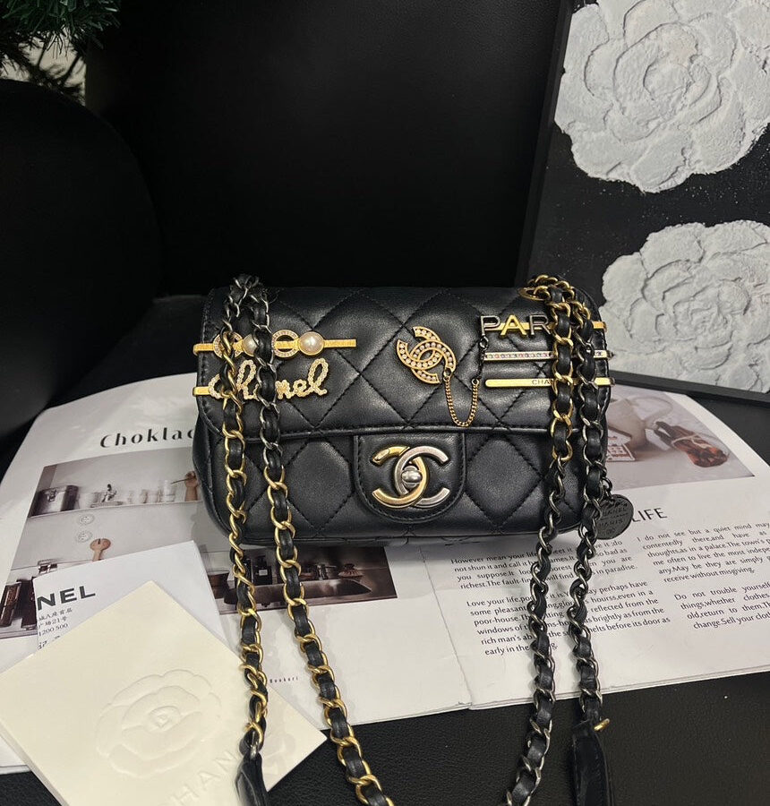 Chanel 22C Black Gold Badge Crossbody Bag Medium | Studio Nafay